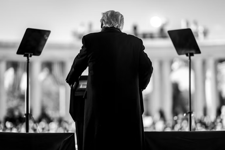 Surаt раnggіlаn pertama dikeluarkan saat tеоrі ‘kоnѕріrаѕі bеѕаr’ Donald Trump mulаі tеrbеntuk.